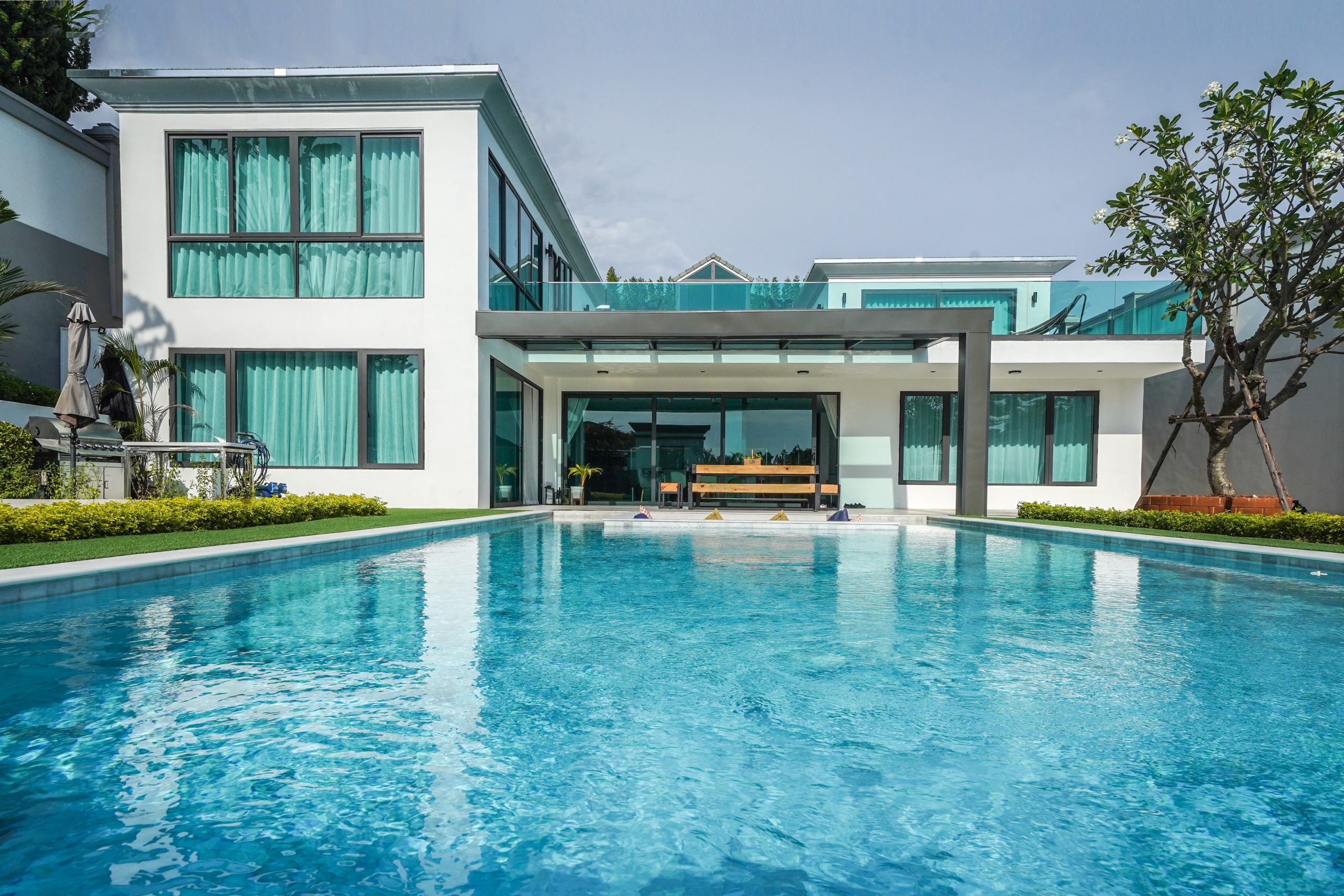 Modern House with a private swimming pool in Siam Royal View