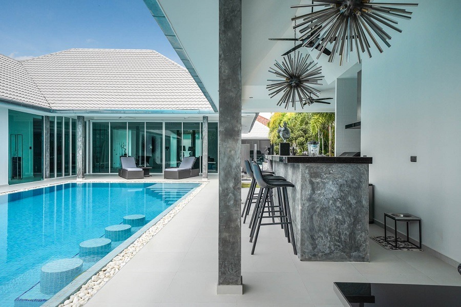 Luxury 4-bedroom Villa with a private swimming pool in Huay Yai
